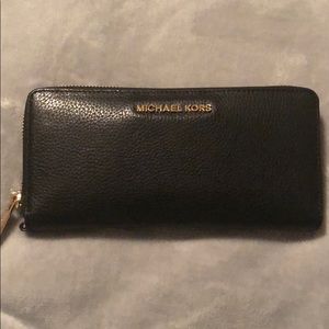 Micheal Kors Wristlet Wallet (Large)